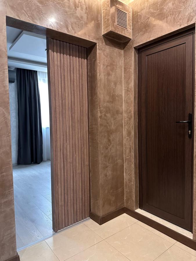 Елегантен Двустаен Апартамент Four Seasons Бургас Екстериор снимка